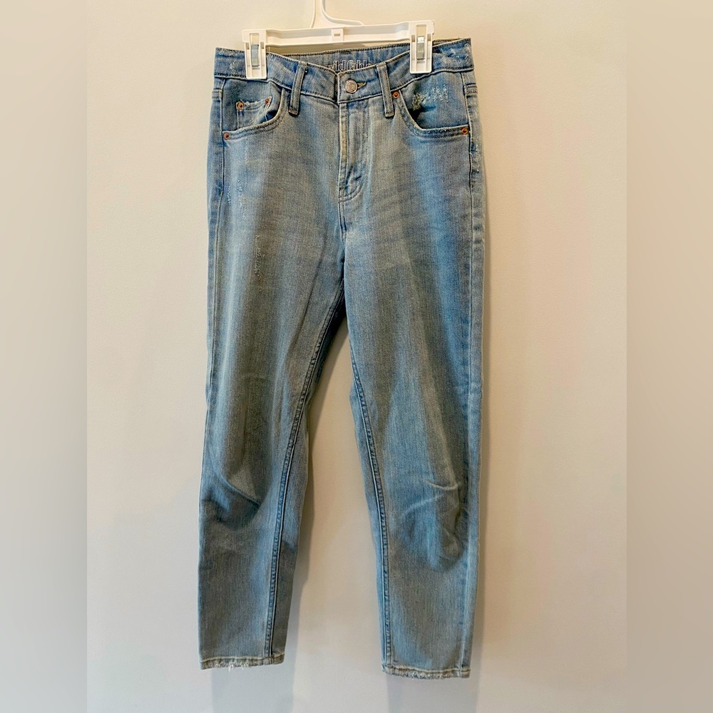 Light wash mom jeans